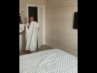 Пpостой способ заправить одеяло в пододеяльник