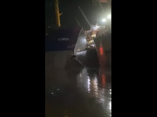 Балкер KLC Erciyes протаранил другое судно в порту Измаила. Видимо это случилось на днях, так как балкер находится в порту с 30