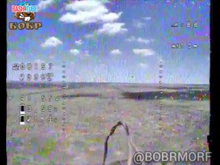 🇺🇦🇷🇺 Снайперское попадание FPV-дроном по группе солдат ВСУ в окопе на Запорожском направлении