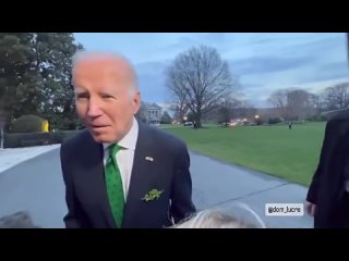 #Biden face aux questions des journalistes a l’air terrifié 😅.  À  ce stade le filet se referme et il le sait.