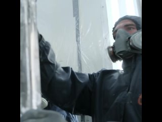 Процесс окрашивания металлических конструкций на производственной площадке «КСК Металлкомплект» в Твери