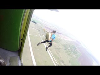 Самостоятельный прыжок с парашютом на аэродроме Бобровка
