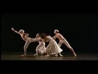 Моцарт:   Шесть танцев.  Балет в одном действии, хореограф: Иржи Килиан