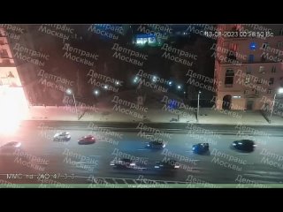 Жесть! Авария на Кутузовском проспекте. BMW на скорости влетела в столб и загорелась. дтп  (720p).mp4
