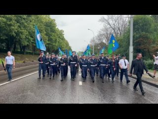 Дождливая погода в Липецке не испортила десантникам шествие в День ВДВ 2 августа