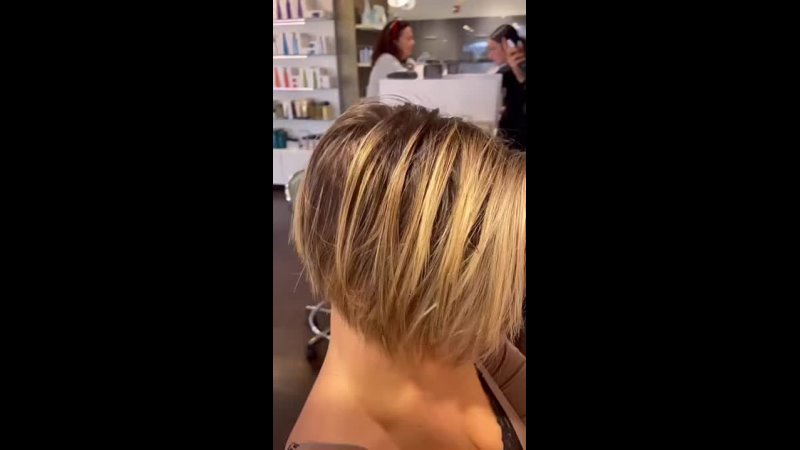 Kratkovlasky Super hot short hair transformation with undercut and shaved