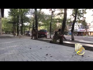 Украинский спецназ в упор расстреливает гражданскую машину. Архивные кадры тех времен (2014 год). ПОВСЕДНЕВНОСТЬ ДОНБАССА