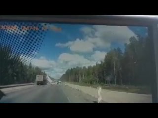 Момент смертельной аварии с грузовиком на трассе Р-23 в Ленобласти попал на видео