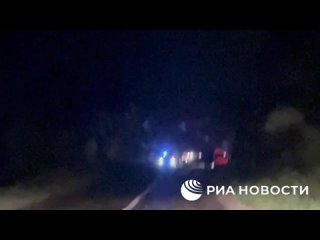 ⚡️Один из фрагментов разбившегося в Тверской области самолета лежит на въезде в поселок Куженкино, это примерно в двух километра