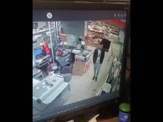 В подмосковье мигрант-педофил лапал девочку в магазине  на кадрах видно, что приезжий мразь, подстро...