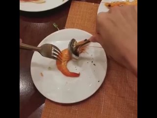 Как легко почистить креветки 🍤