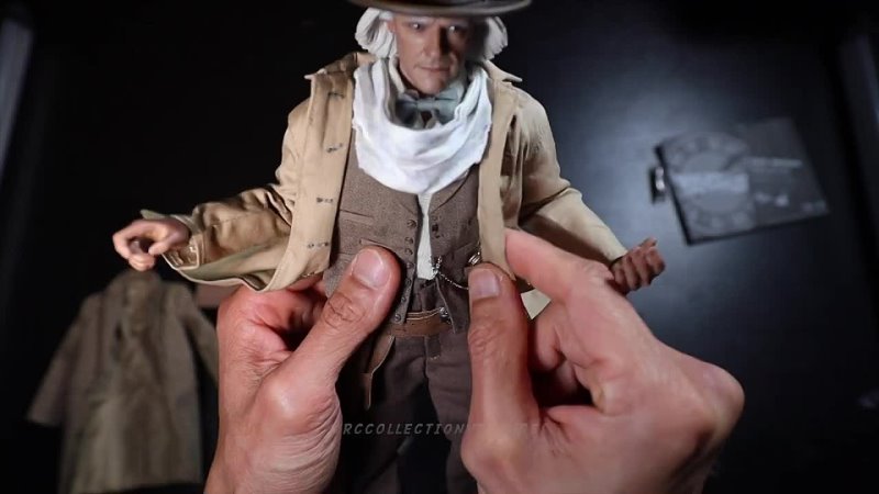 Hot Toys MMS617: Back to the Future Part III Doc Brown 1,