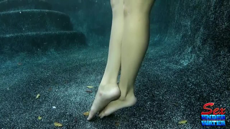 Daisy Haze - underwater masturbation video 