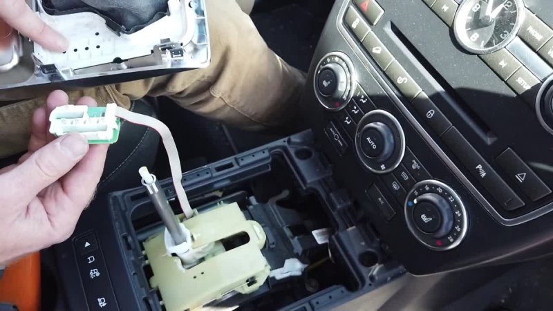 Land Rover Freelander 2 Automatic Gear Knob stick gaiter change + missing LED