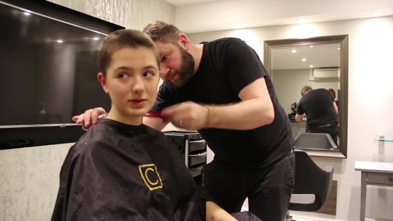 Saskia Hawkins - i shaved my head!