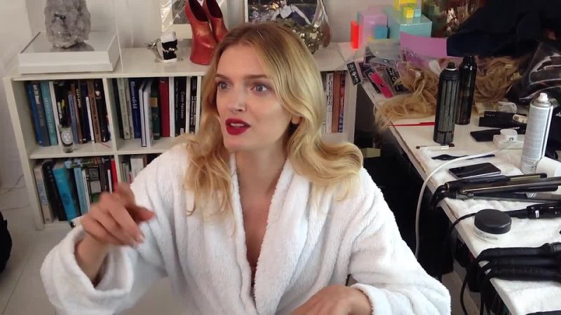 VICTORIA'S SECRET: COUNTDOWN TO CHRISTMAS WITH LILY DONALDSON