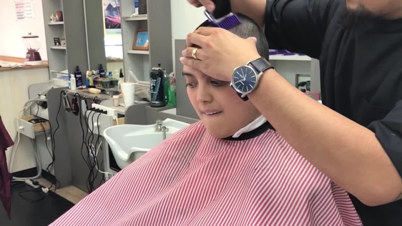 Rachel LV Girl Buzzes Off All Her Hair In a Barbershop ( YT