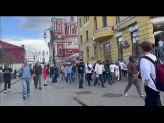 На Большой Татарской улице у исторической мечети в Москве проходит митинг радикальных исламистов, который организовали… из Украи