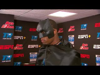 Выход на ринг Джареда Андерсона в костюме Бэтмена