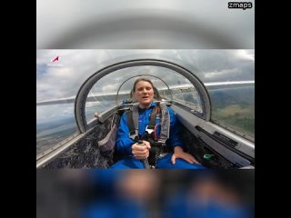 Космонавт Роскосмоса Анна Кикина вернулась на центральный аэродром города Бердск, чтобы впервые поле