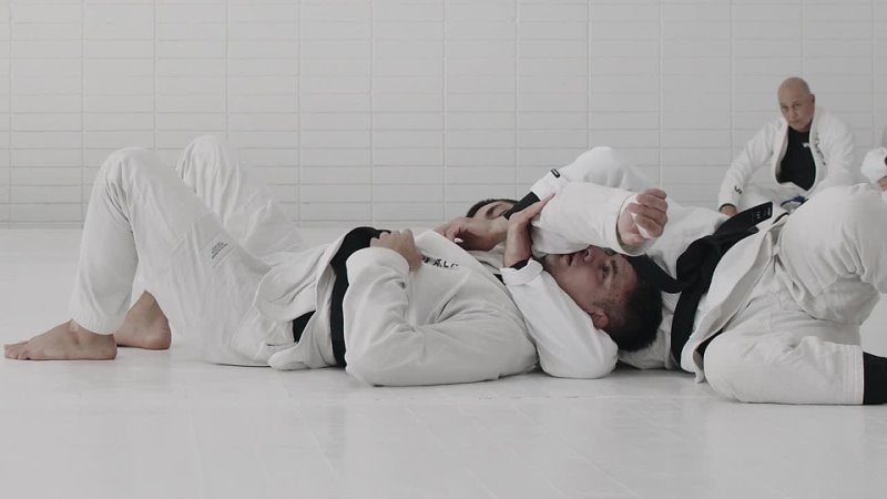 Gui Mendes - Passing Over The Head and Attacking the Choke