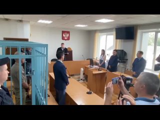 Водитель-наркоман, сбивший в Калуге 11 человек, вошел в зал суда с гематомами раскаяния