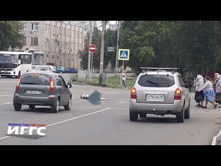 Момент и последствия ДТП на перекрёстке улиц Азина и Дубровская города Сарапула (Удмуртия)