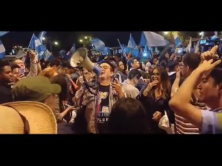 🇬🇹 Elecciones presidenciales en Guatemala | Los seguidores de Bernardo Arévalo celebran su triunfo en la Plaza Obelisco de la ca