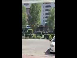 Спецназ работает рядом со зданием Kaspi Bank в Астане, где, предположительно, вооружённый мужчина захватил заложников