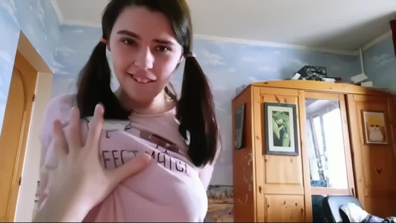 Пухленькая русская сисястая девушка получает секс и сперму