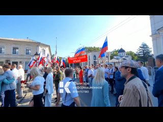 В Симферополе сегодня возложили цветы к Долгоруковскому обелиску. Церемония посвящена Дню памяти воинов, павших в Крымской войне