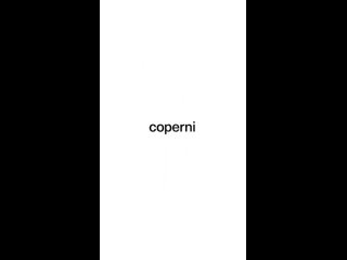 Coperni выпустили серьги-наушники.