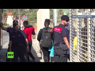 🇮🇹  Italie : les demandeurs d’asile déplacés pour soulager l’île de Lampedusa
