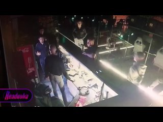 В компьютерном клубе Волгограда банда таджиков напала на местного борца с педофилами