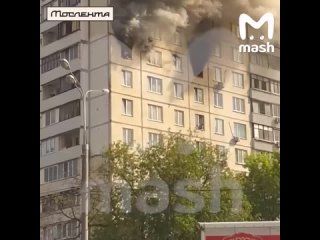 Спасение москвича, застрявшего в горящей квартире