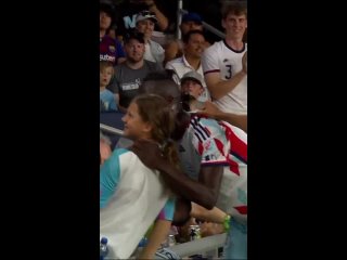 📸 Кей Камара отпраздновал победный гол в ворота «Миннесоты Юнайтед» решив сфотографироваться с фанатами соперника😂