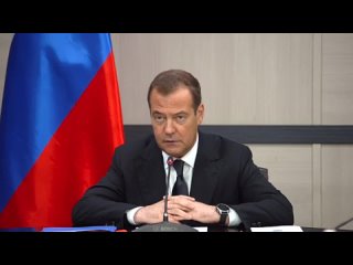 “В России нужно создать надежную систему ПВО“, - Медведев