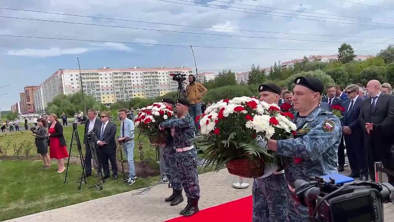 Прямой эфир церемонии. Открытие памятника. Открытие памятника Державину Великий Новгород. Открытие памятника Державину.