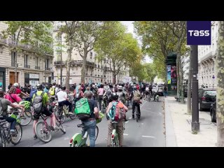 Une course cycliste des militants écologistes protestant contre la construction d’une réserve d’eau à Sainte-Soline, qui avait c