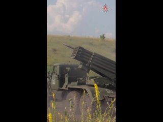Расчеты “Торнадо-Г“ поддерживают наступление российских войск на Купянском направлении
