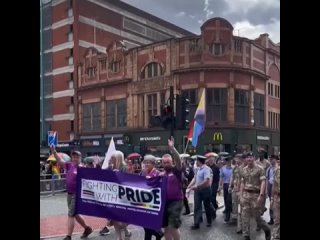 🇬🇧 ️‍  В Британии теперь тоже проводят военные ЛГБТ-парады