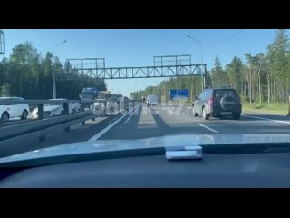 На «Скандинавии» у съезда к ЗСД образовалась серьезная пробка из-за аварии
