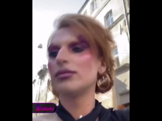 Украинский паноптикум...  «Избитый» накануне во Львове ВСУшник-трансгендер шантажом заставил извиняться своего «обидчика» .