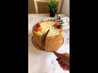 ОЧЕНЬ ВКУСНЫЙ МЕДОВИК, КОТОРЫЙ ТАЕТ ВО РТУ 🎂🍯🐝 | Видео от Делай торты! (рецепты, мастер-классы)