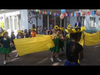 Ко дню города: детский сад в Луганске устроил вкусную ярмарку