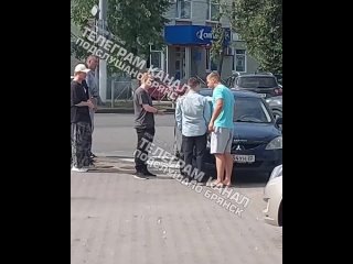 В Брянске какой-то крутой водитель легковушки прокатил на капоте пешехода