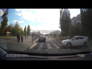 Вчера в Белгороде на улице Щорса водитель иномарки решил прокатиться по пешеходному переходу 🤦‍♂️

👍Элитный Белгород - подписать