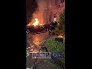 Во время взрыва автомобиля в центре Ростова едва не пострадал пожарный.