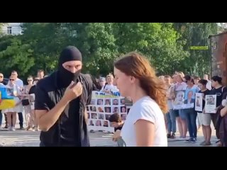 Вислоухие клоуны устроили акцию на улице, в которой хотели показать, как живут украинцы на новых российских территориях