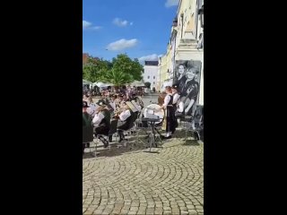 «Офигеть не встать. У меня мурашки»: В Германии оркестр играет «Марш славянки»